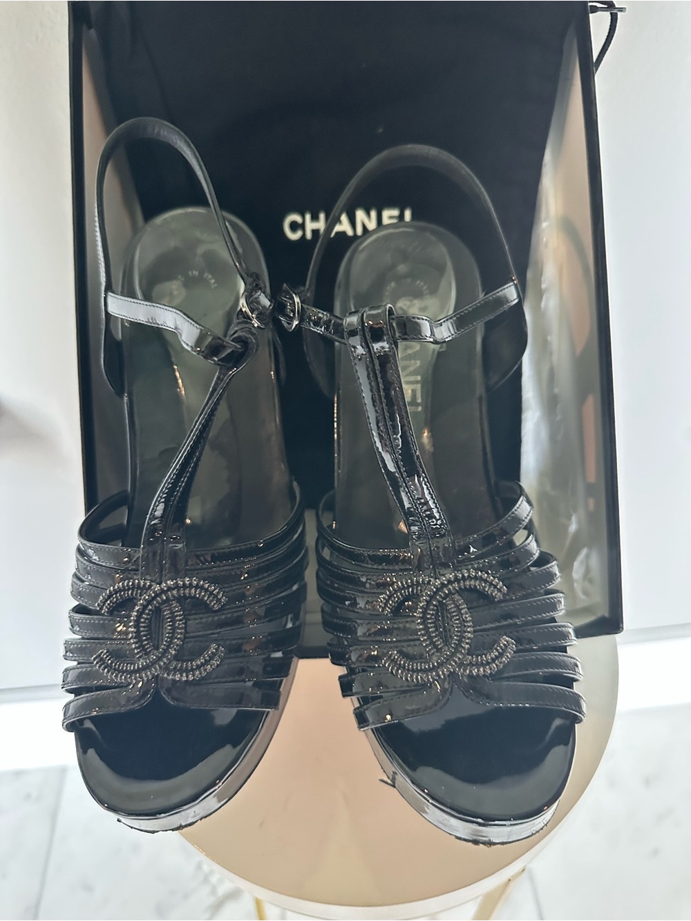 402CH - CHANEL Black Patent Platform Sandals with Interlocked CC Accent